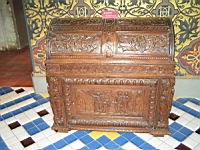 Blois, Chateau, Mobilier, Coffre a couvercle bombe